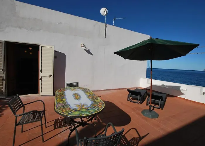 Oasi 2 Terrace Overlooking The Sea In Appartamento Canneto (Lipari)