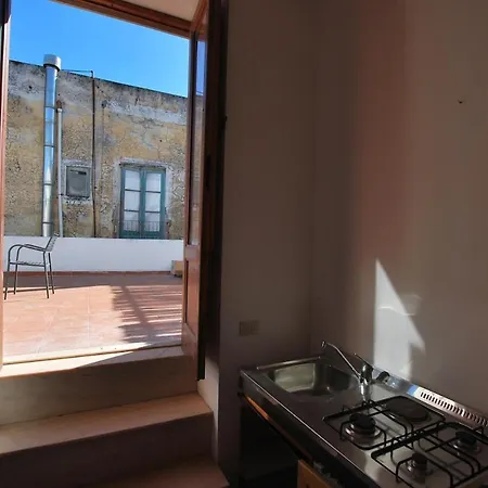 Oasi 2 Terrace Overlooking The Sea In Apartamento Canneto (Lipari)