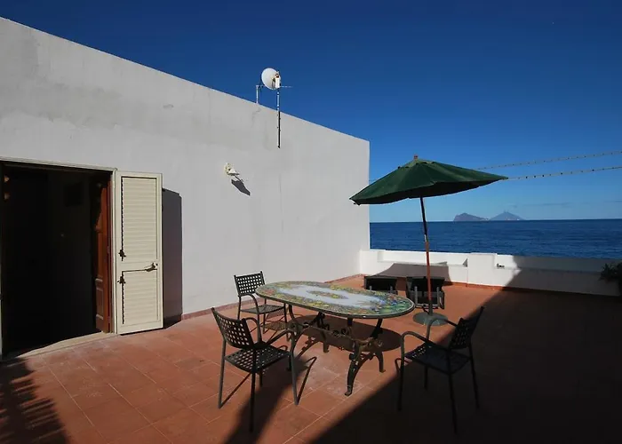 Oasi 2 Terrace Overlooking The Sea In شقة كانّيتو